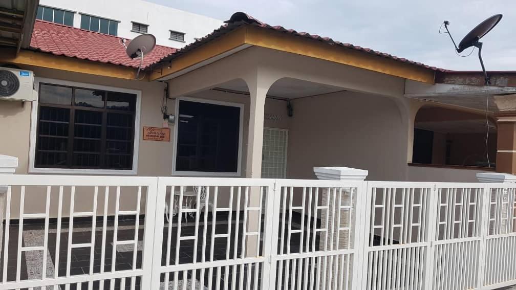 Auni & Auji Homestay Kemaman Chukai Εξωτερικό φωτογραφία